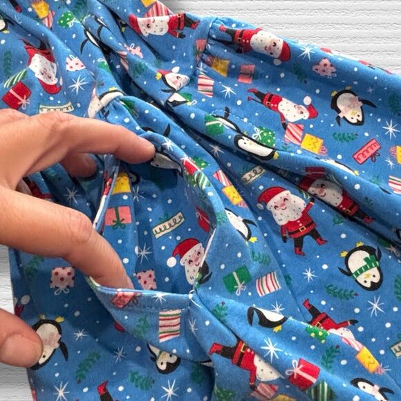 Dot & Zazz XS 4/5 Girls Christmas Dress Santa Penguin Holiday Blue Pockets - Picture 6 of 6